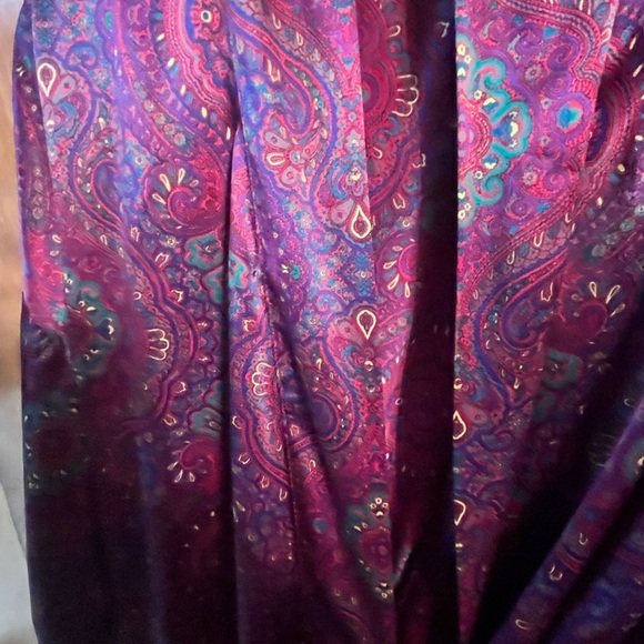 Paisley wrap style Victoria secret gold label robe 
Purple small med - Picture 3 of 8